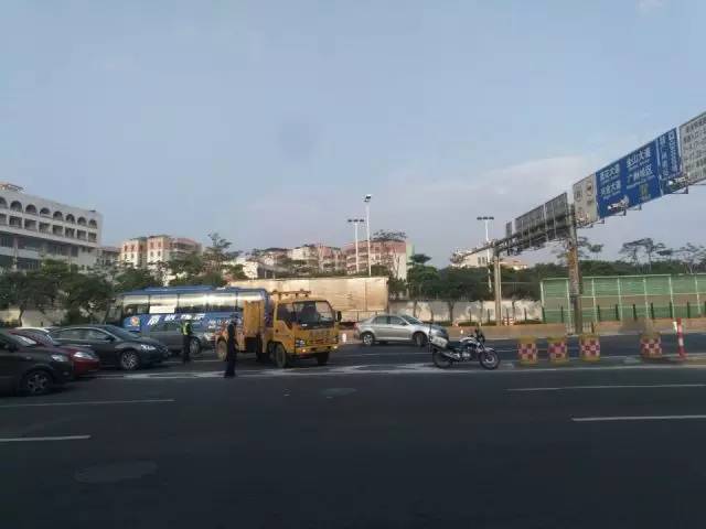 番禺最新交通事故概述及现场情况报道