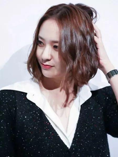 短发女明星，时尚先锋的启示与潮流趋势