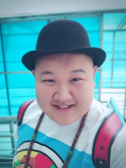 演员卫仁，探寻小巷隐秘宝藏的奇妙之旅